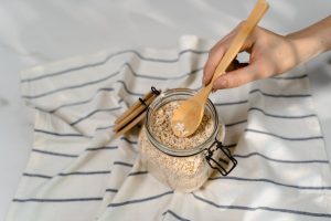 use oatmeal for reducing acne scar