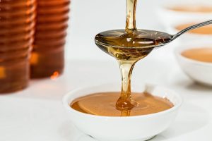 use honey to reduce acne scars