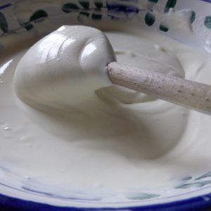 use yogurt to reduce acne on face