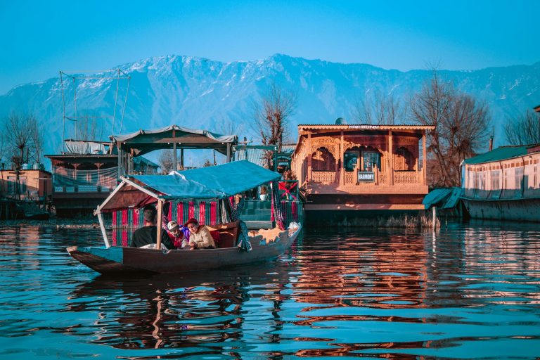 Exploring Srinagar: The Dal Lake in kashmir in May