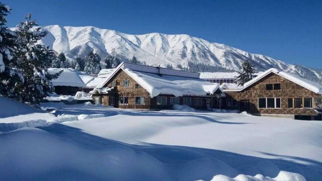 front view of best hotels in Gulmarg covered in snow